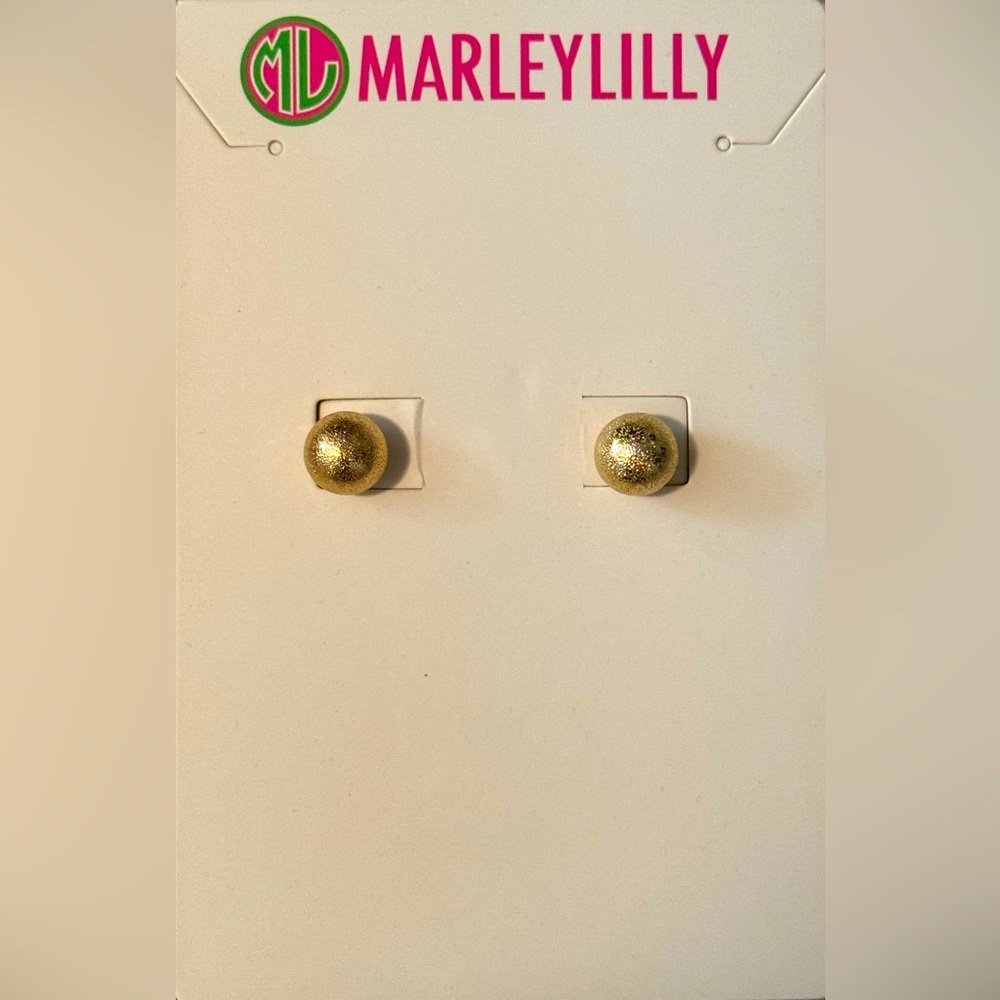 NWT Gold stud earrings